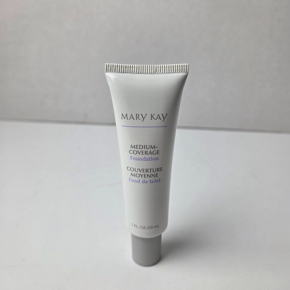 Mary Kay Medium Coverage Foundation 1 fl. oz. Ivory 100 Gray Cap 355200 - NOS